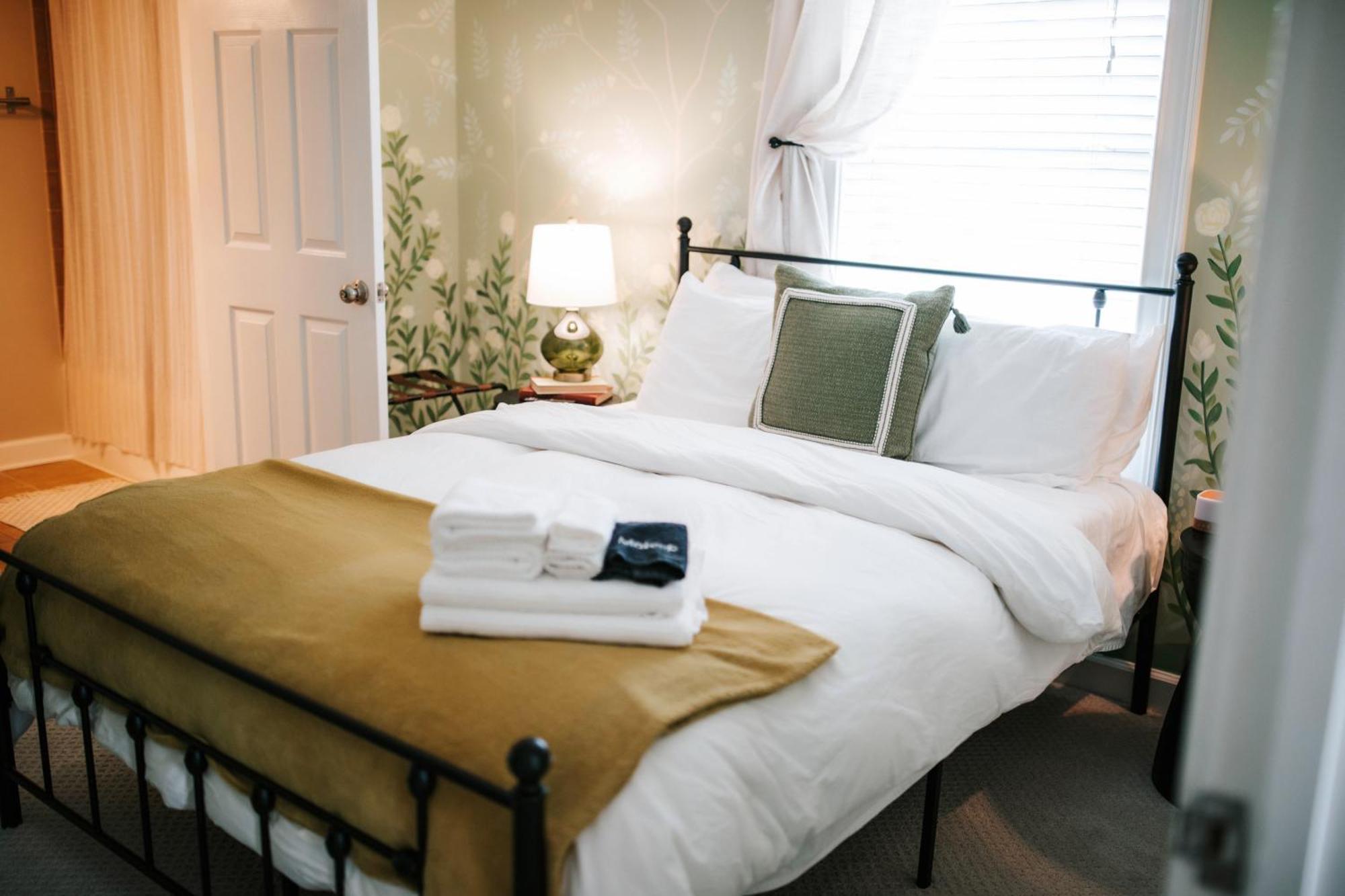 Cozy Cottage - Walk To Campus, Stadium, Downtown Athens Bagian luar foto